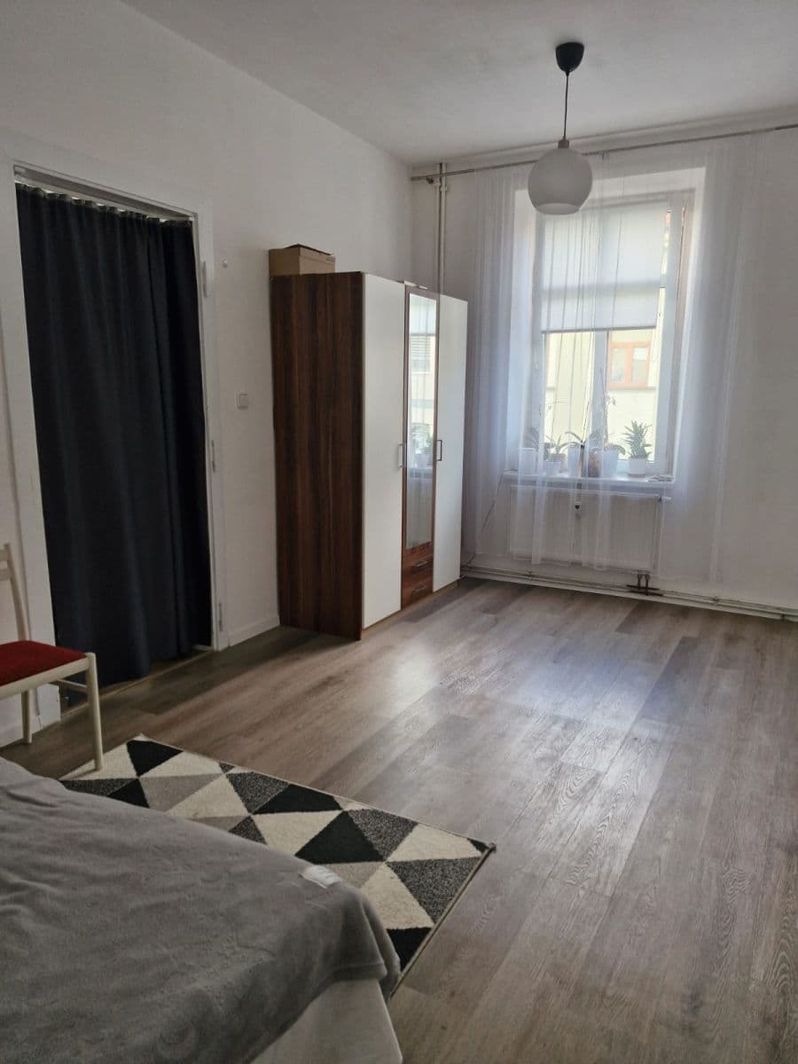 Pronájem bytu 1+1 32 m², Houškova, Plzeň, Plzeňský kraj Pronájem bytu 1+1 32 m², Houškova, Plzeň, Plzeňský kraj