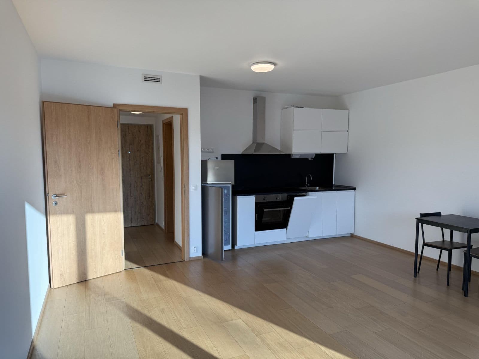 Pronájem bytu 1+kk 48 m², Vrátnická, Praha, Praha Pronájem bytu 1+kk 48 m², Vrátnická, Praha, Praha