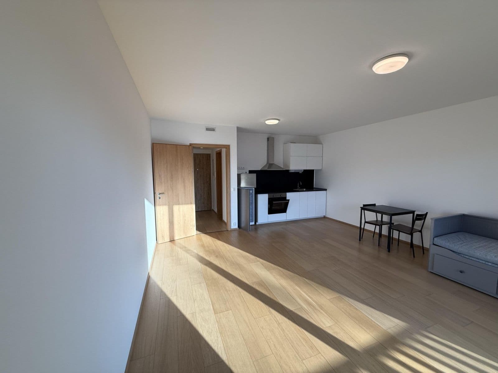 Pronájem bytu 1+kk 48 m², Vrátnická, Praha, Praha Pronájem bytu 1+kk 48 m², Vrátnická, Praha, Praha