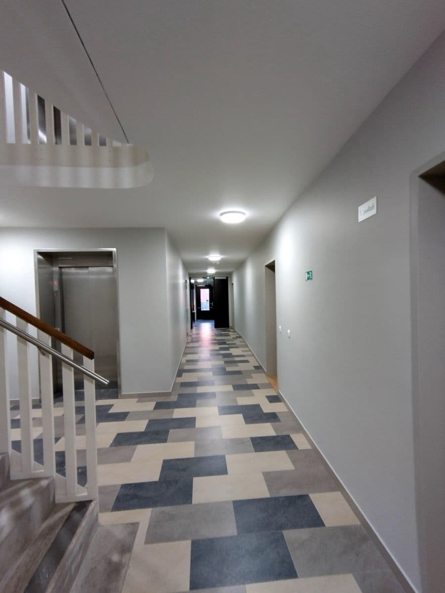 Pronájem bytu 1+kk 48 m², Vrátnická, Praha, Praha Pronájem bytu 1+kk 48 m², Vrátnická, Praha, Praha