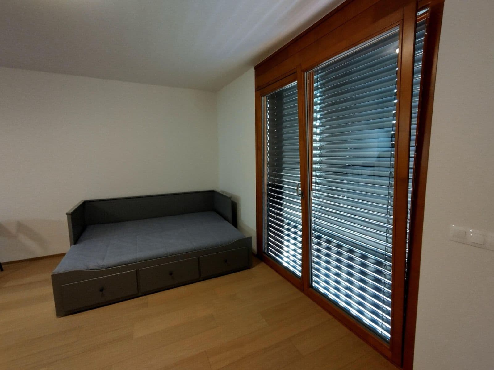 Pronájem bytu 1+kk 48 m², Vrátnická, Praha, Praha Pronájem bytu 1+kk 48 m², Vrátnická, Praha, Praha