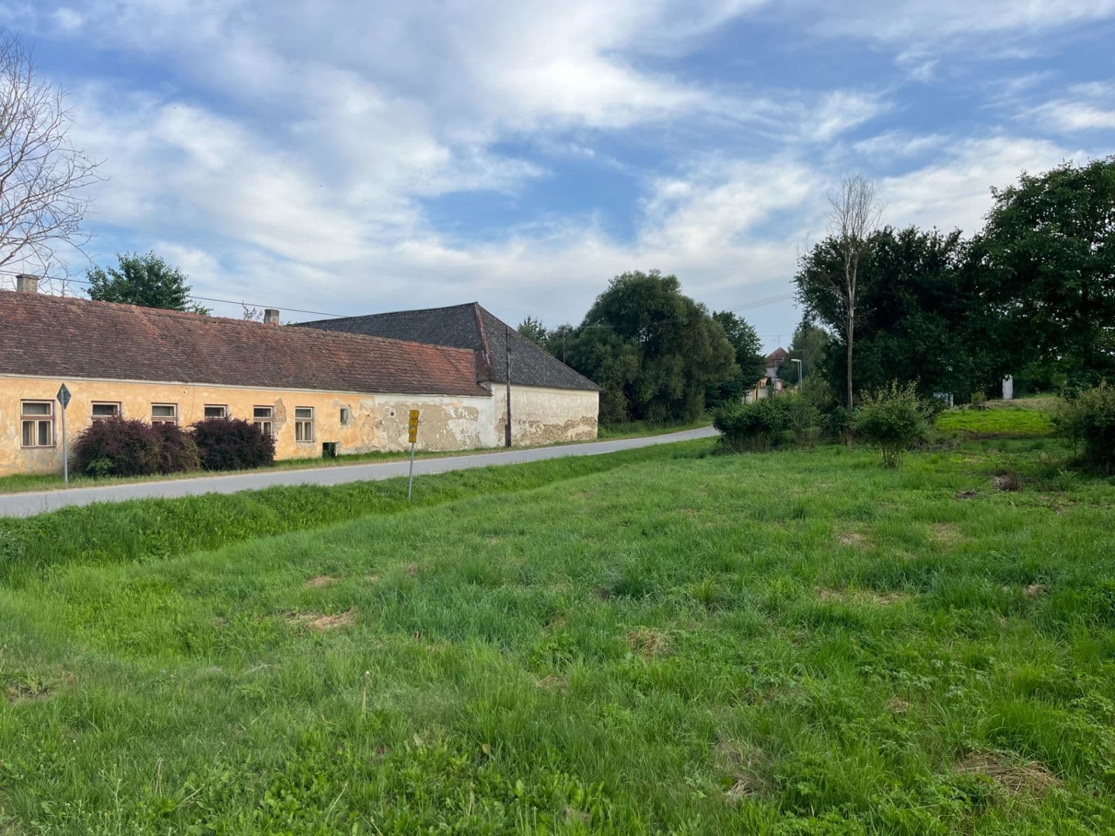 Prodej pozemku 1.114 m², Dešná, Jihočeský kraj Prodej pozemku 1.114 m², Dešná, Jihočeský kraj