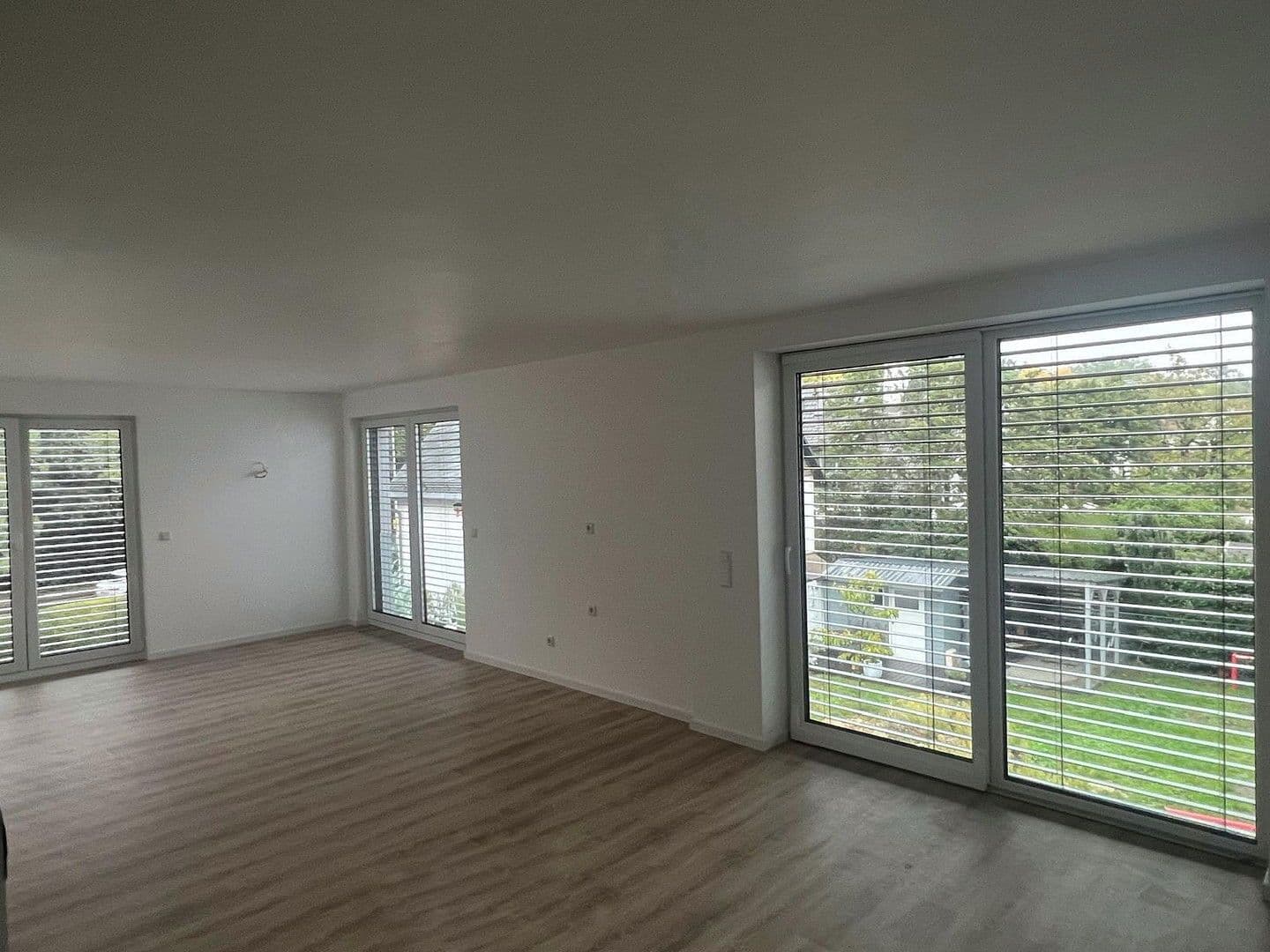 Pronájem bytu 4+1 115 m², Neu-Isenburg, Hessen Pronájem bytu 4+1 115 m², Neu-Isenburg, Hessen