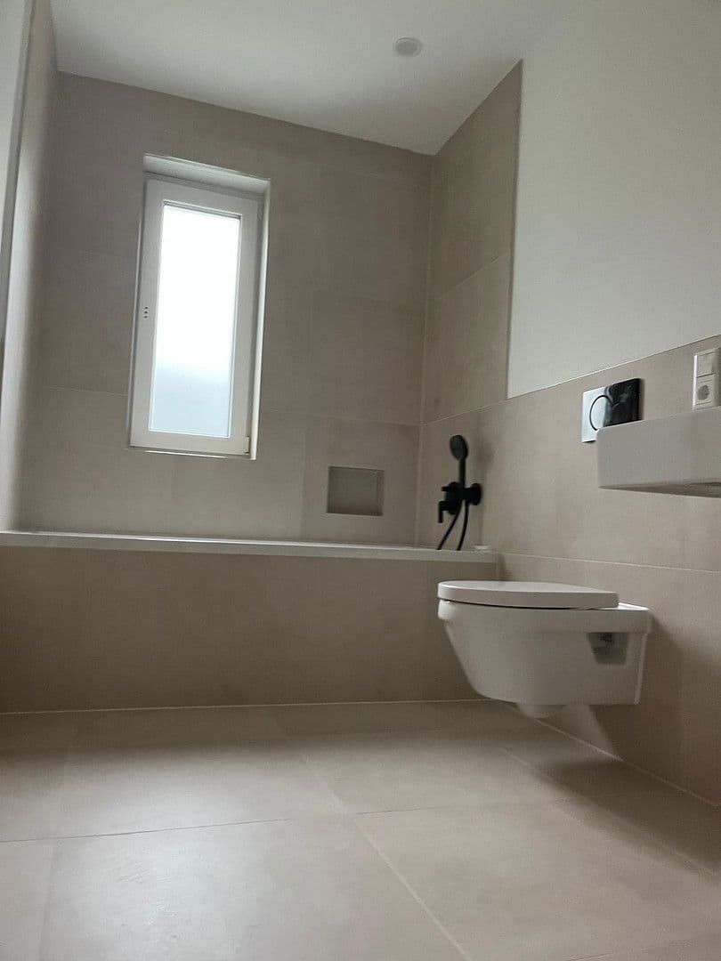 Pronájem bytu 4+1 115 m², Neu-Isenburg, Hessen Pronájem bytu 4+1 115 m², Neu-Isenburg, Hessen