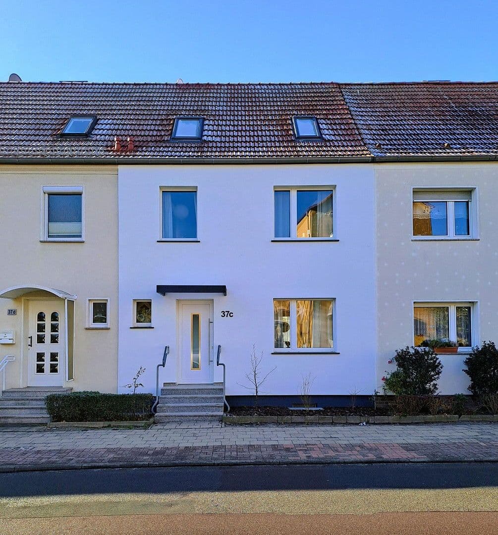 Prodej domu 121 m², pozemek 221 m², Bergstraße 37c, Stendal, Sasko-Anhaltsko Prodej domu 121 m², pozemek 221 m², Bergstraße 37c, Stendal, Sasko-Anhaltsko