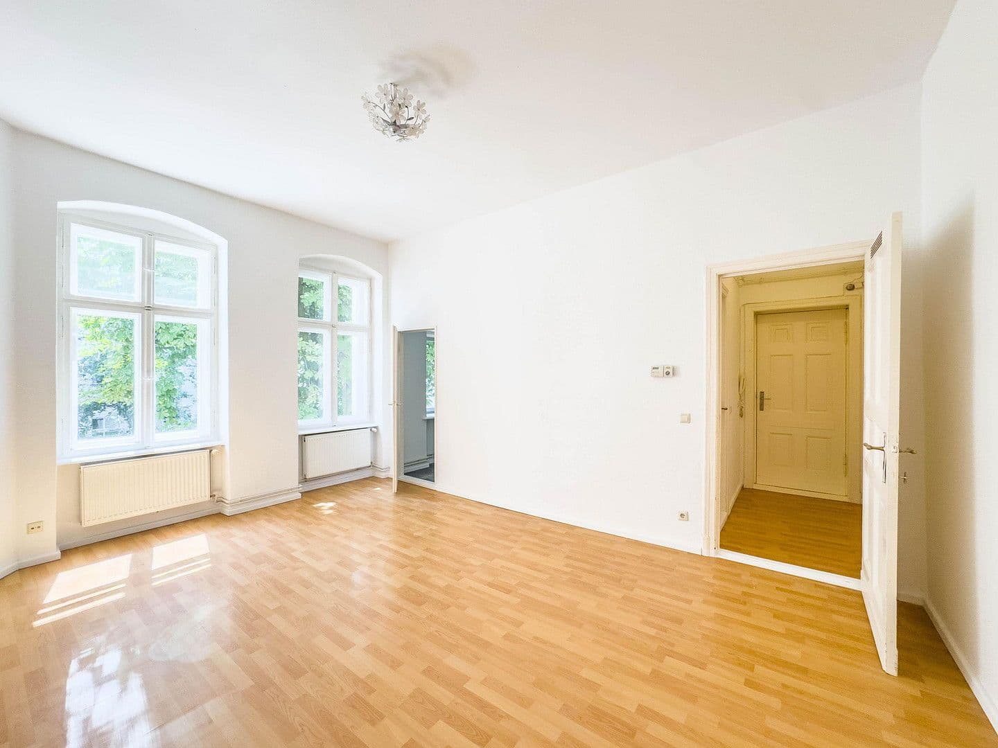 Prodej bytu 2+1 33 m², Hermannstraße 56, Berlin, Berlín Prodej bytu 2+1 33 m², Hermannstraße 56, Berlin, Berlín