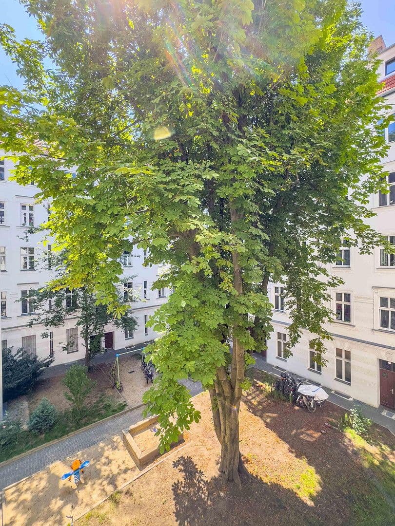 Prodej bytu 2+1 33 m², Hermannstraße 56, Berlin, Berlín Prodej bytu 2+1 33 m², Hermannstraße 56, Berlin, Berlín