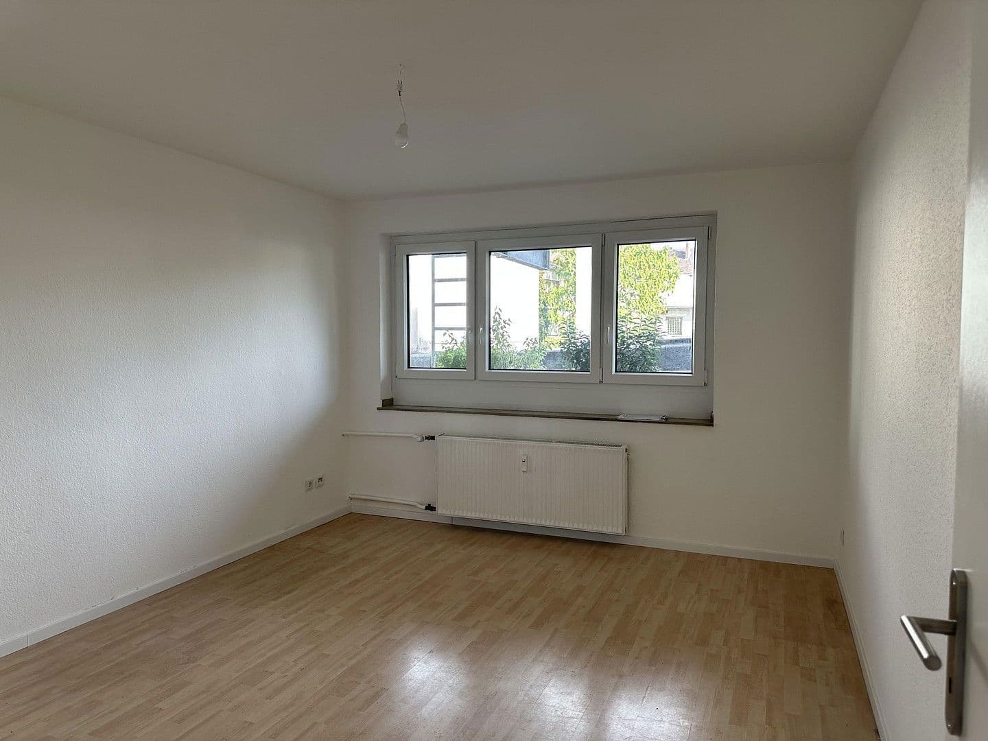Pronájem bytu 2+1 48 m², Albertstr. 109, Düsseldorf, Severní Porýní-Vestfálsko Pronájem bytu 2+1 48 m², Albertstr. 109, Düsseldorf, Severní Porýní-Vestfálsko