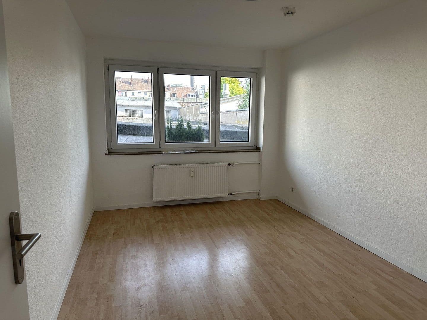 Pronájem bytu 2+1 48 m², Albertstr. 109, Düsseldorf, Severní Porýní-Vestfálsko Pronájem bytu 2+1 48 m², Albertstr. 109, Düsseldorf, Severní Porýní-Vestfálsko