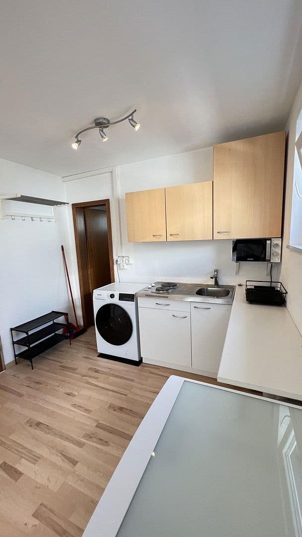 Pronájem bytu 1+1 30 m², Stuttgart, Bádensko-Württembersko Pronájem bytu 1+1 30 m², Stuttgart, Bádensko-Württembersko