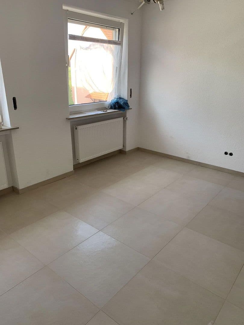 Pronájem bytu 3+1 88 m², Grubenweg 2, Zellingen, Bavorsko Pronájem bytu 3+1 88 m², Grubenweg 2, Zellingen, Bavorsko