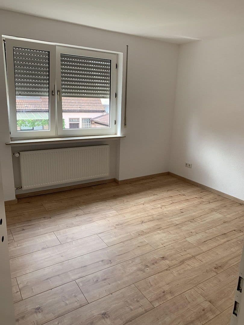 Pronájem bytu 3+1 88 m², Grubenweg 2, Zellingen, Bavorsko Pronájem bytu 3+1 88 m², Grubenweg 2, Zellingen, Bavorsko