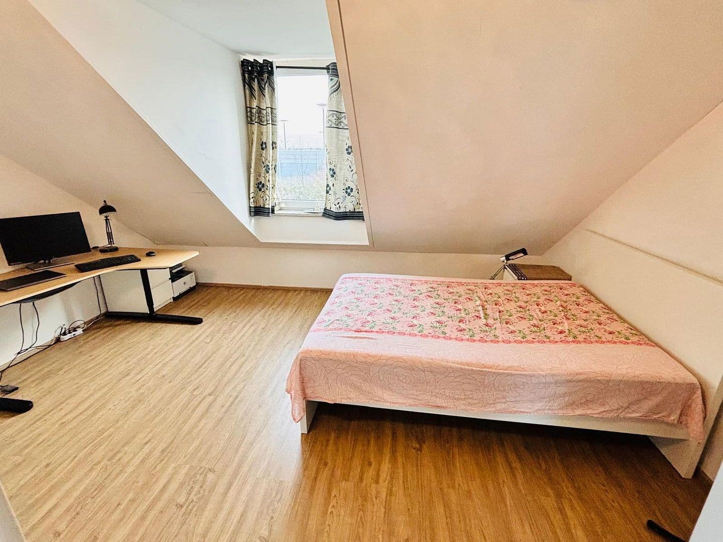 Prodej domu 146 m², pozemek 194 m², Erlangen, Bavorsko Prodej domu 146 m², pozemek 194 m², Erlangen, Bavorsko