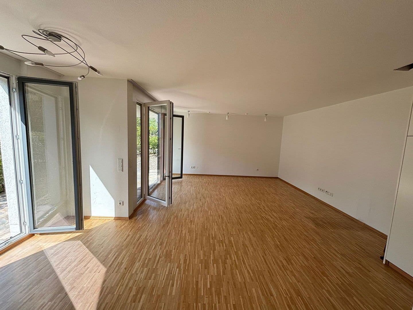 Pronájem bytu 5+1 114 m², Föhrichhof, Stuttgart, Bádensko-Württembersko Pronájem bytu 5+1 114 m², Föhrichhof, Stuttgart, Bádensko-Württembersko