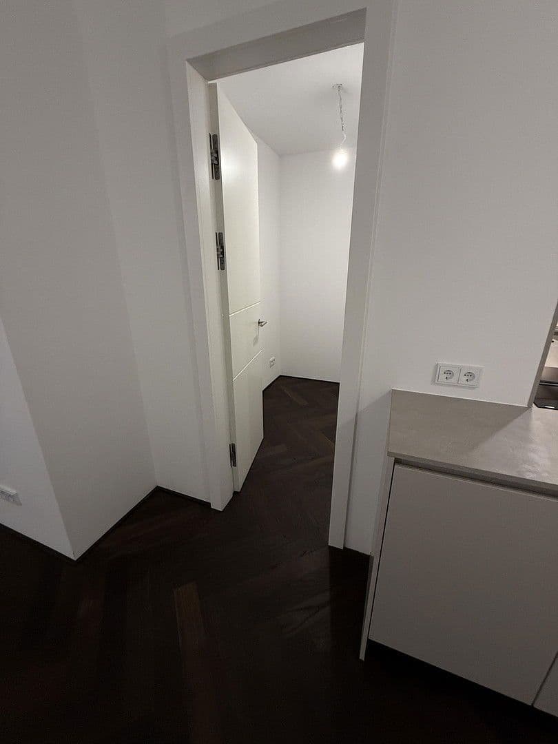 Pronájem bytu 2+1 68 m², Fürstenackerstraße 42, München - Solln, Bavorsko Pronájem bytu 2+1 68 m², Fürstenackerstraße 42, München - Solln, Bavorsko