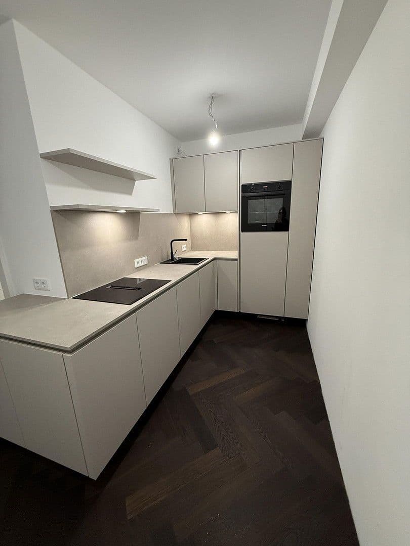 Pronájem bytu 2+1 68 m², Fürstenackerstraße 42, München - Solln, Bavorsko Pronájem bytu 2+1 68 m², Fürstenackerstraße 42, München - Solln, Bavorsko