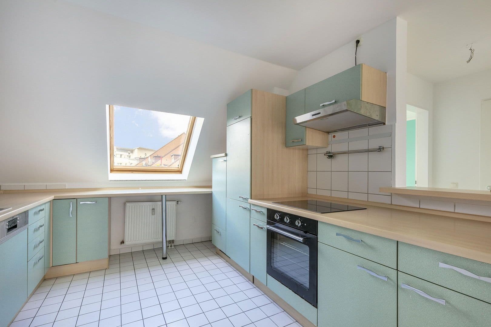 Prodej bytu 2+1 83 m², Neusserstr. 388, Köln, Severní Porýní-Vestfálsko Prodej bytu 2+1 83 m², Neusserstr. 388, Köln, Severní Porýní-Vestfálsko