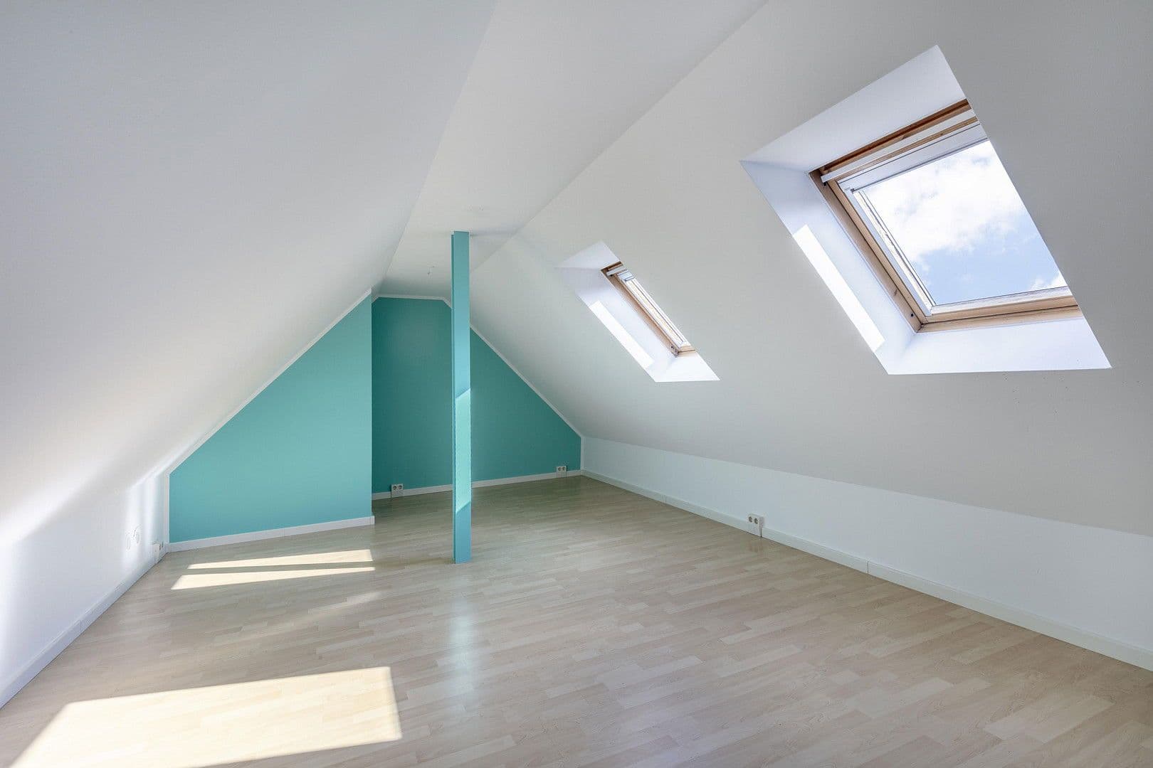 Prodej bytu 2+1 83 m², Neusserstr. 388, Köln, Severní Porýní-Vestfálsko Prodej bytu 2+1 83 m², Neusserstr. 388, Köln, Severní Porýní-Vestfálsko