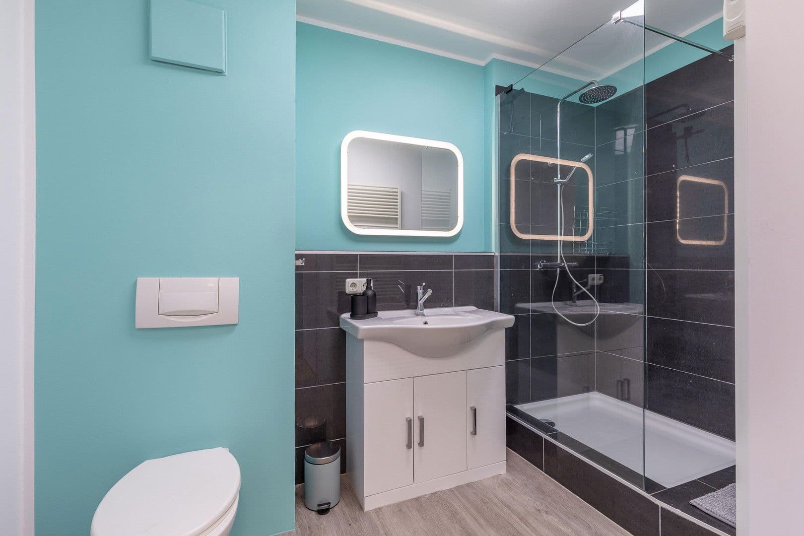 Prodej bytu 2+1 83 m², Neusserstr. 388, Köln, Severní Porýní-Vestfálsko Prodej bytu 2+1 83 m², Neusserstr. 388, Köln, Severní Porýní-Vestfálsko