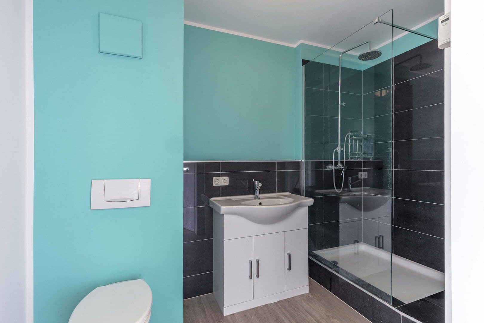 Prodej bytu 2+1 83 m², Neusserstr. 388, Köln, Severní Porýní-Vestfálsko Prodej bytu 2+1 83 m², Neusserstr. 388, Köln, Severní Porýní-Vestfálsko