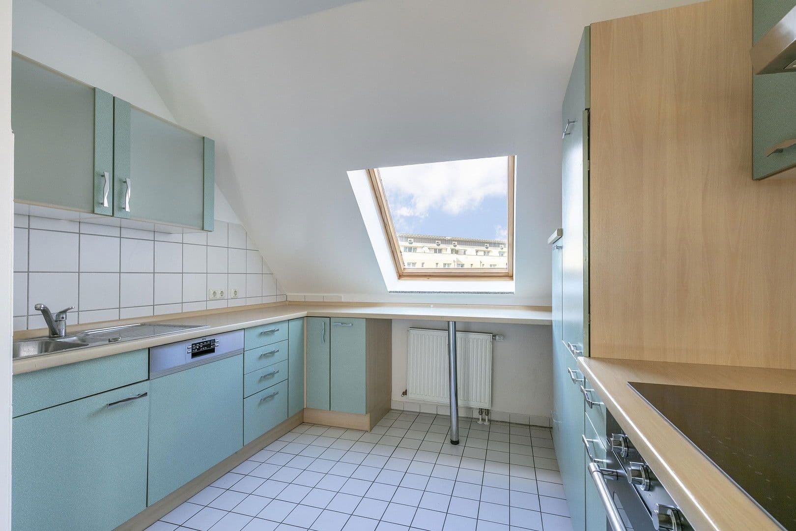 Prodej bytu 2+1 83 m², Neusserstr. 388, Köln, Severní Porýní-Vestfálsko Prodej bytu 2+1 83 m², Neusserstr. 388, Köln, Severní Porýní-Vestfálsko