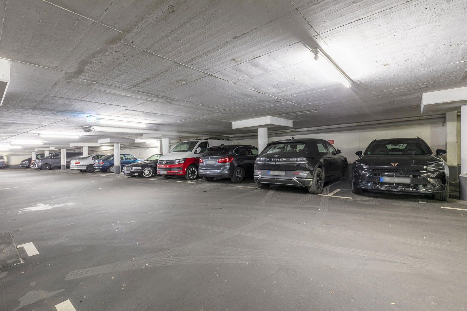 Prodej bytu 2+1 83 m², Neusserstr. 388, Köln, Severní Porýní-Vestfálsko Prodej bytu 2+1 83 m², Neusserstr. 388, Köln, Severní Porýní-Vestfálsko