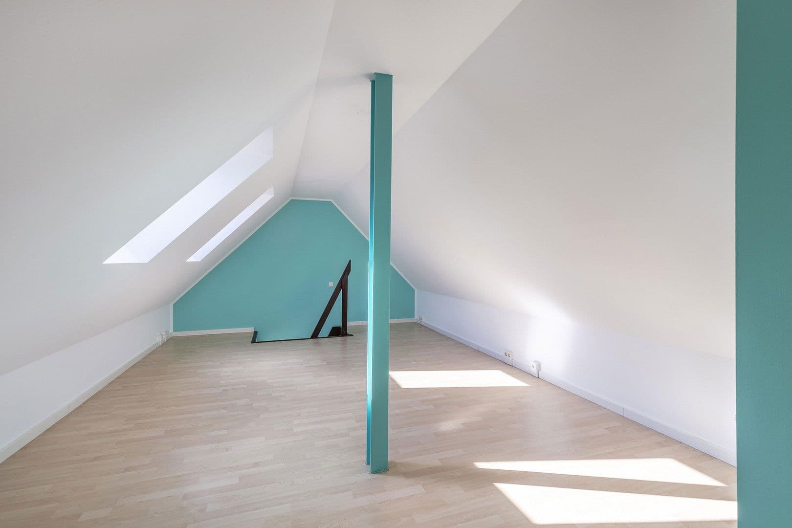 Prodej bytu 2+1 83 m², Neusserstr. 388, Köln, Severní Porýní-Vestfálsko Prodej bytu 2+1 83 m², Neusserstr. 388, Köln, Severní Porýní-Vestfálsko