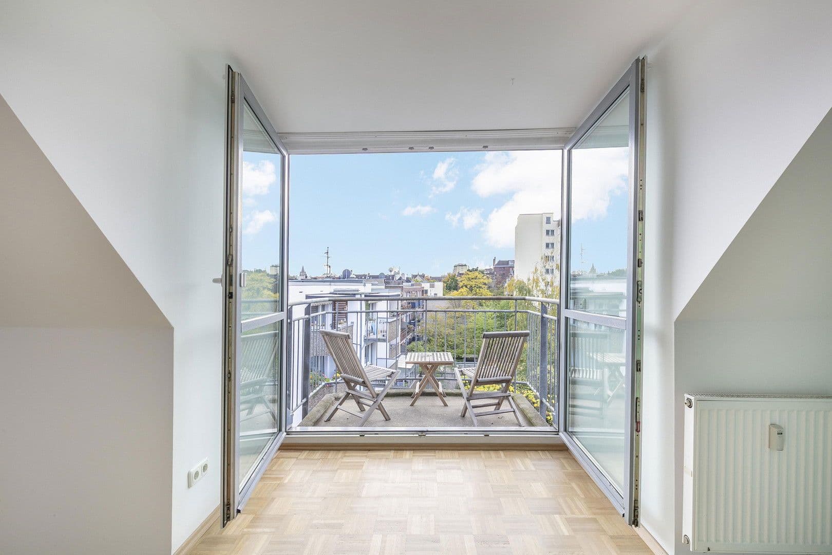 Prodej bytu 2+1 83 m², Neusserstr. 388, Köln, Severní Porýní-Vestfálsko Prodej bytu 2+1 83 m², Neusserstr. 388, Köln, Severní Porýní-Vestfálsko