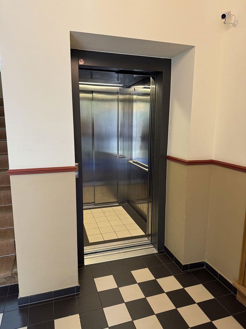 Prodej bytu 4+1 163 m², Berlin, Berlín Prodej bytu 4+1 163 m², Berlin, Berlín