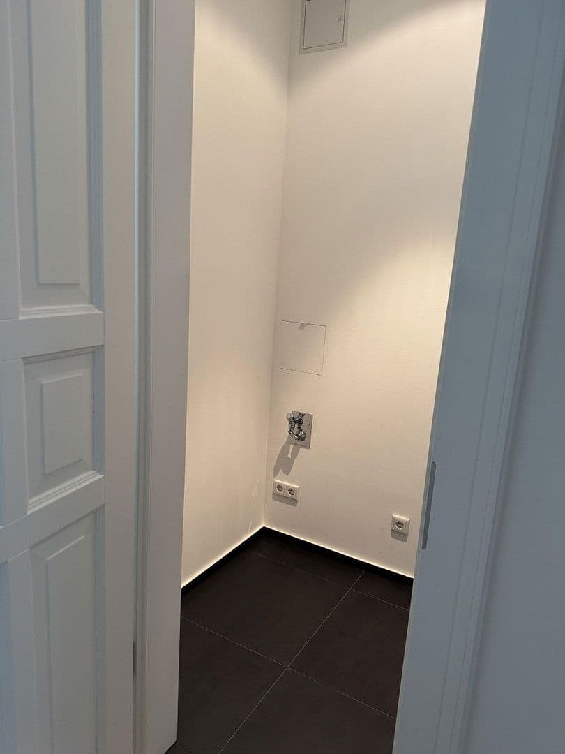 Prodej bytu 4+1 163 m², Berlin, Berlín Prodej bytu 4+1 163 m², Berlin, Berlín