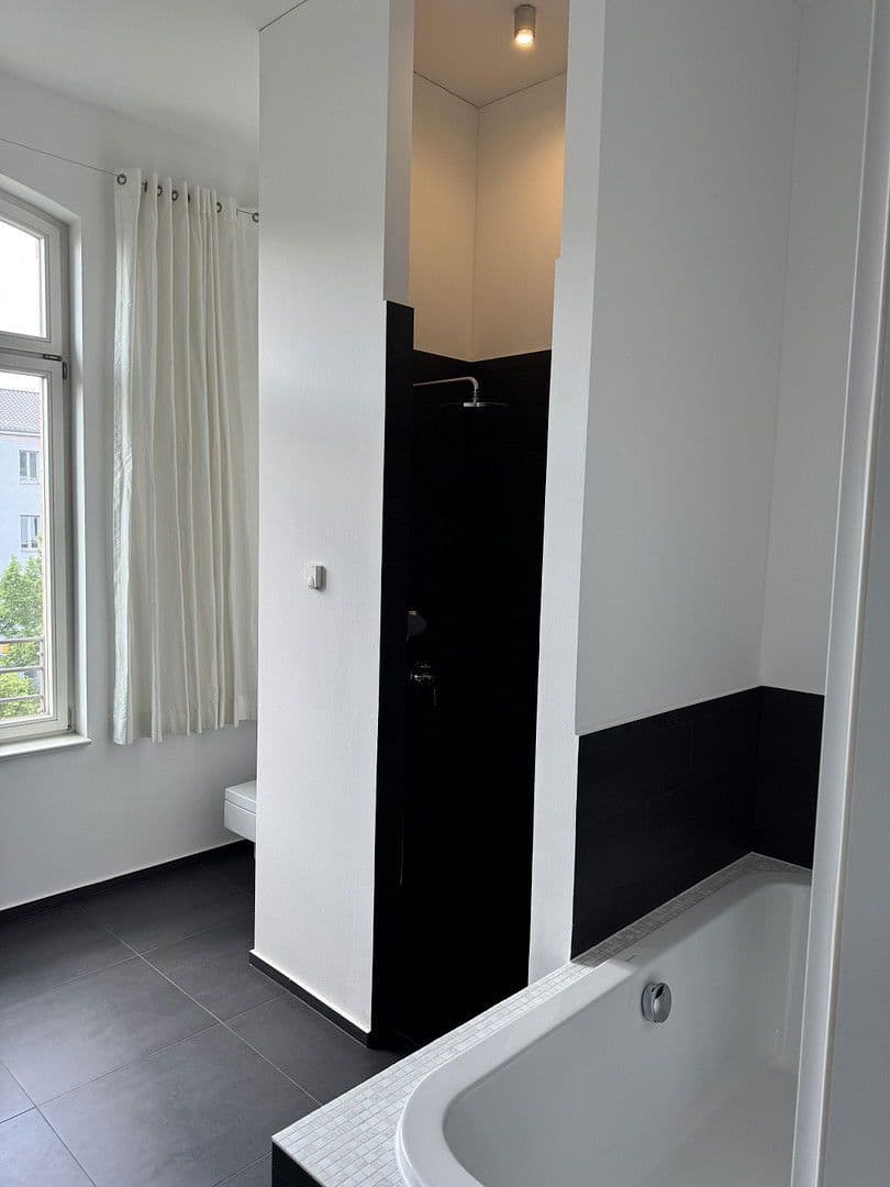 Prodej bytu 4+1 163 m², Berlin, Berlín Prodej bytu 4+1 163 m², Berlin, Berlín