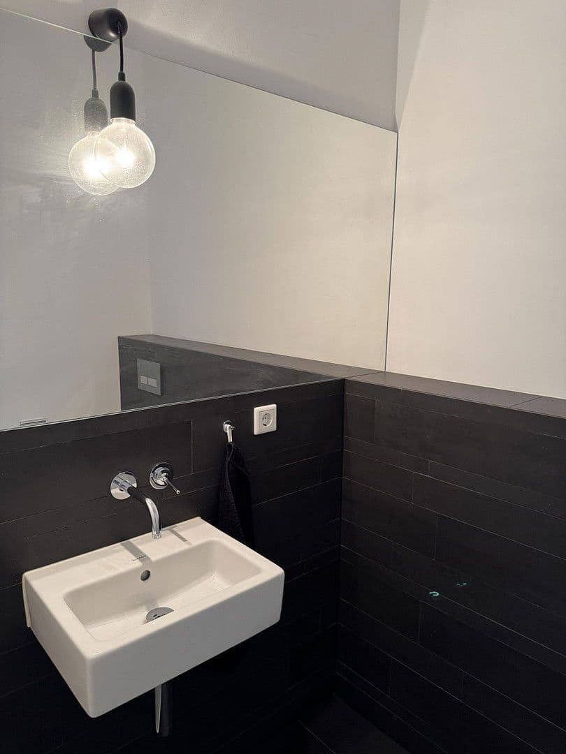 Prodej bytu 4+1 163 m², Berlin, Berlín Prodej bytu 4+1 163 m², Berlin, Berlín