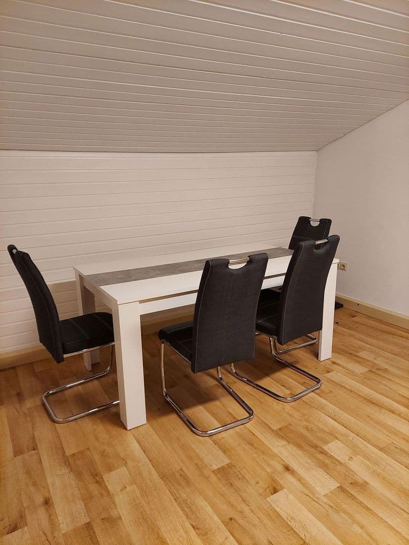 Pronájem bytu 2+kk 65 m², Birkelweg 36, Steinheim am Albuch, Bádensko-Württembersko Pronájem bytu 2+kk 65 m², Birkelweg 36, Steinheim am Albuch, Bádensko-Württembersko