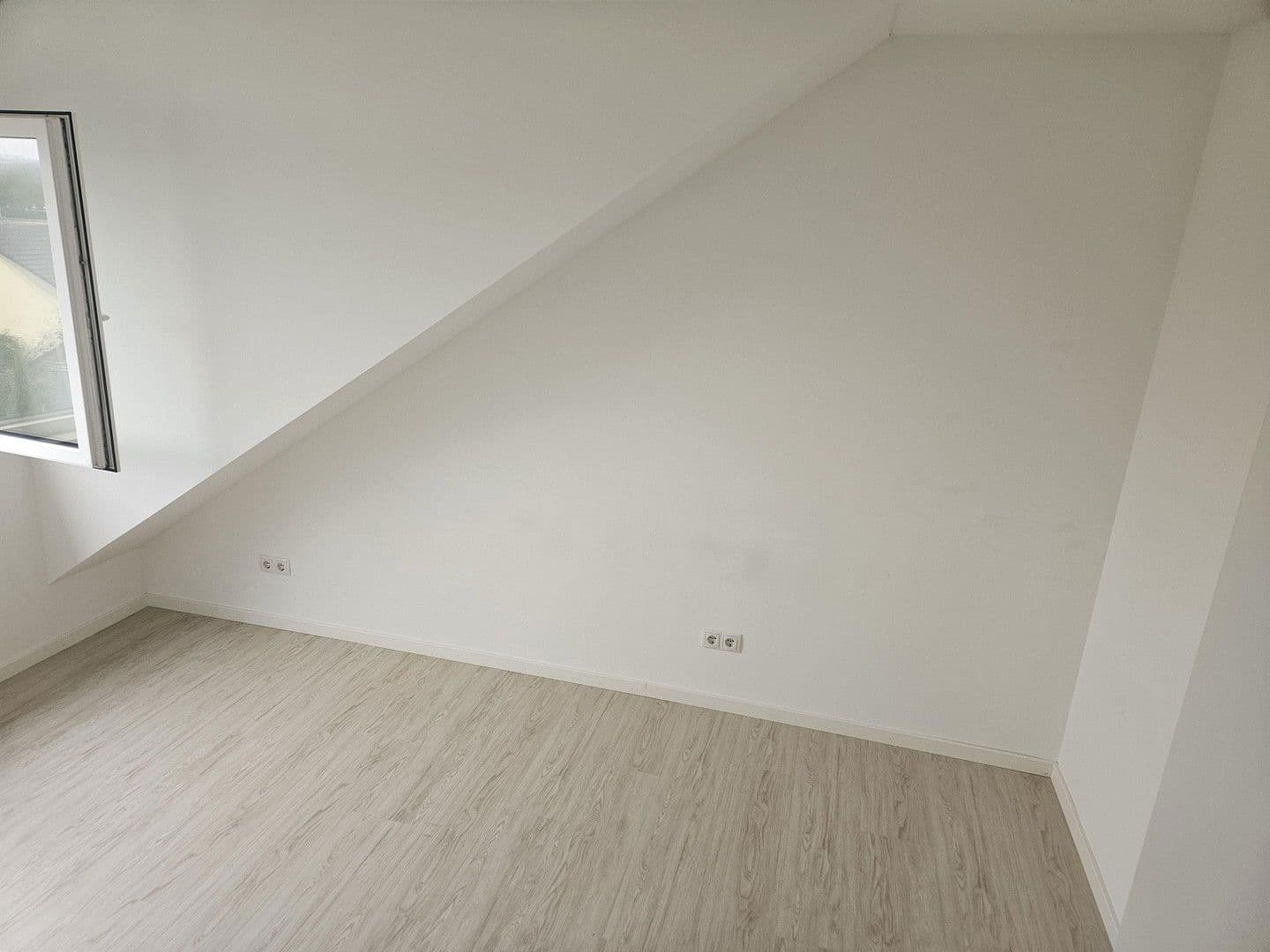 Pronájem bytu 2+1 48 m², Faust-Von-Stromberg-Str. 44, Erlangen, Bavorsko Pronájem bytu 2+1 48 m², Faust-Von-Stromberg-Str. 44, Erlangen, Bavorsko