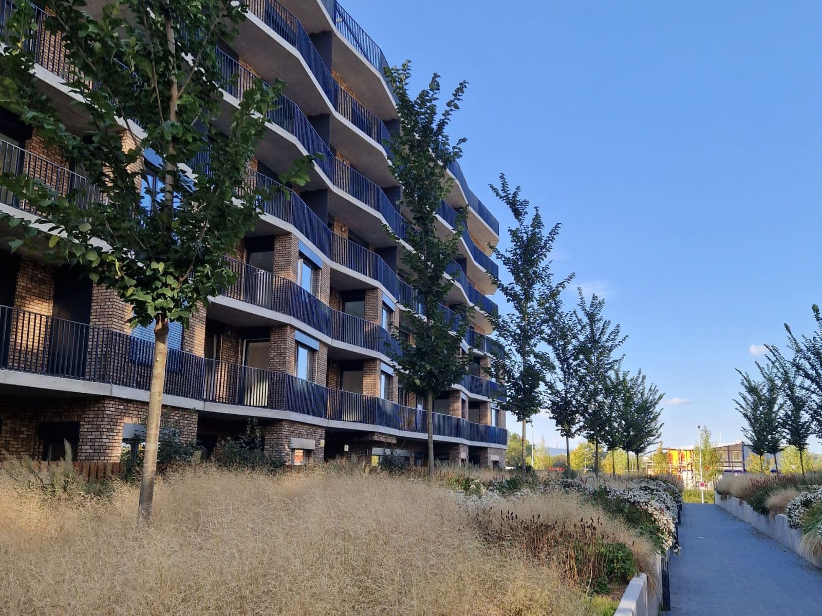 Pronájem bytu 1+1 30 m², Fialová, Petržalka, Bratislavský kraj Pronájem bytu 1+1 30 m², Fialová, Petržalka, Bratislavský kraj