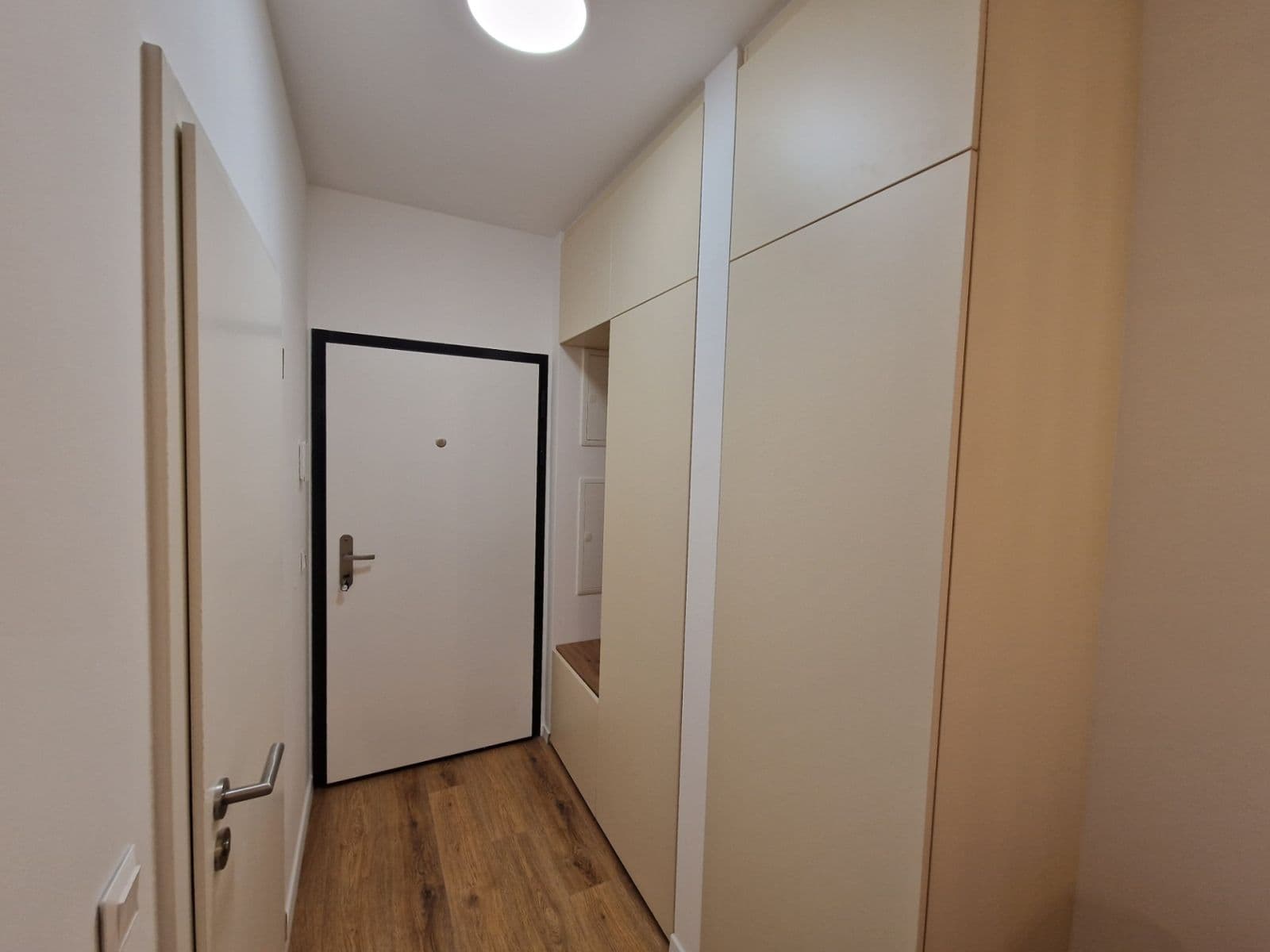 Pronájem bytu 1+1 30 m², Fialová, Petržalka, Bratislavský kraj Pronájem bytu 1+1 30 m², Fialová, Petržalka, Bratislavský kraj