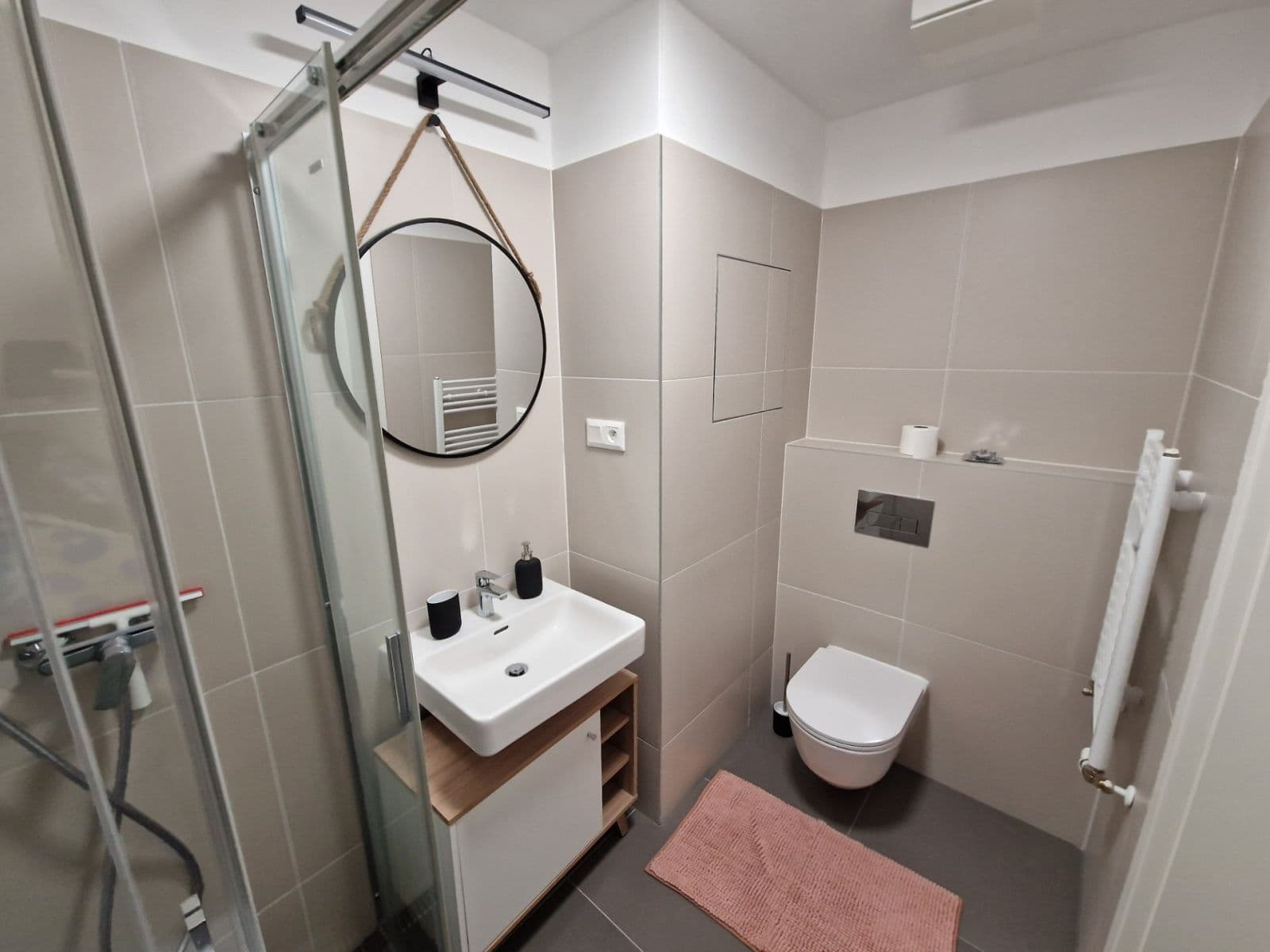 Pronájem bytu 1+1 30 m², Fialová, Petržalka, Bratislavský kraj Pronájem bytu 1+1 30 m², Fialová, Petržalka, Bratislavský kraj