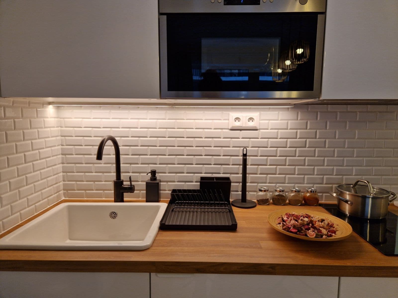 Pronájem bytu 1+1 30 m², Fialová, Petržalka, Bratislavský kraj Pronájem bytu 1+1 30 m², Fialová, Petržalka, Bratislavský kraj