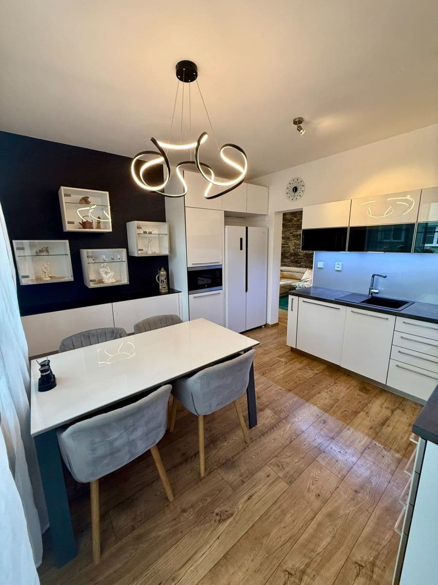 Prodej bytu 3+1 83 m², Nádvorní, Liberec, Liberecký kraj Prodej bytu 3+1 83 m², Nádvorní, Liberec, Liberecký kraj