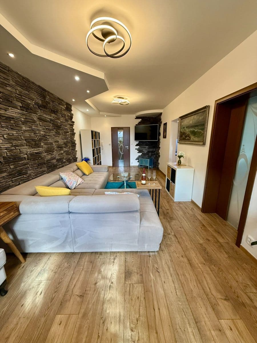 Prodej bytu 3+1 83 m², Nádvorní, Liberec, Liberecký kraj Prodej bytu 3+1 83 m², Nádvorní, Liberec, Liberecký kraj