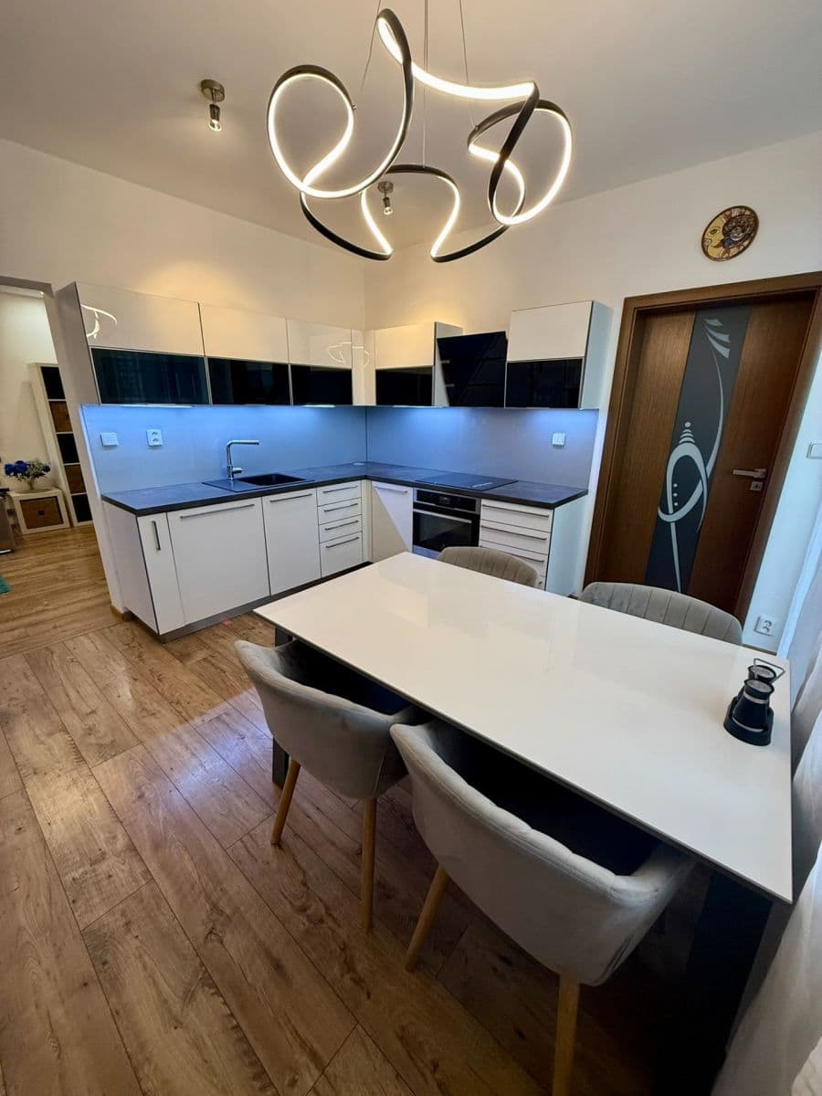 Prodej bytu 3+1 83 m², Nádvorní, Liberec, Liberecký kraj Prodej bytu 3+1 83 m², Nádvorní, Liberec, Liberecký kraj