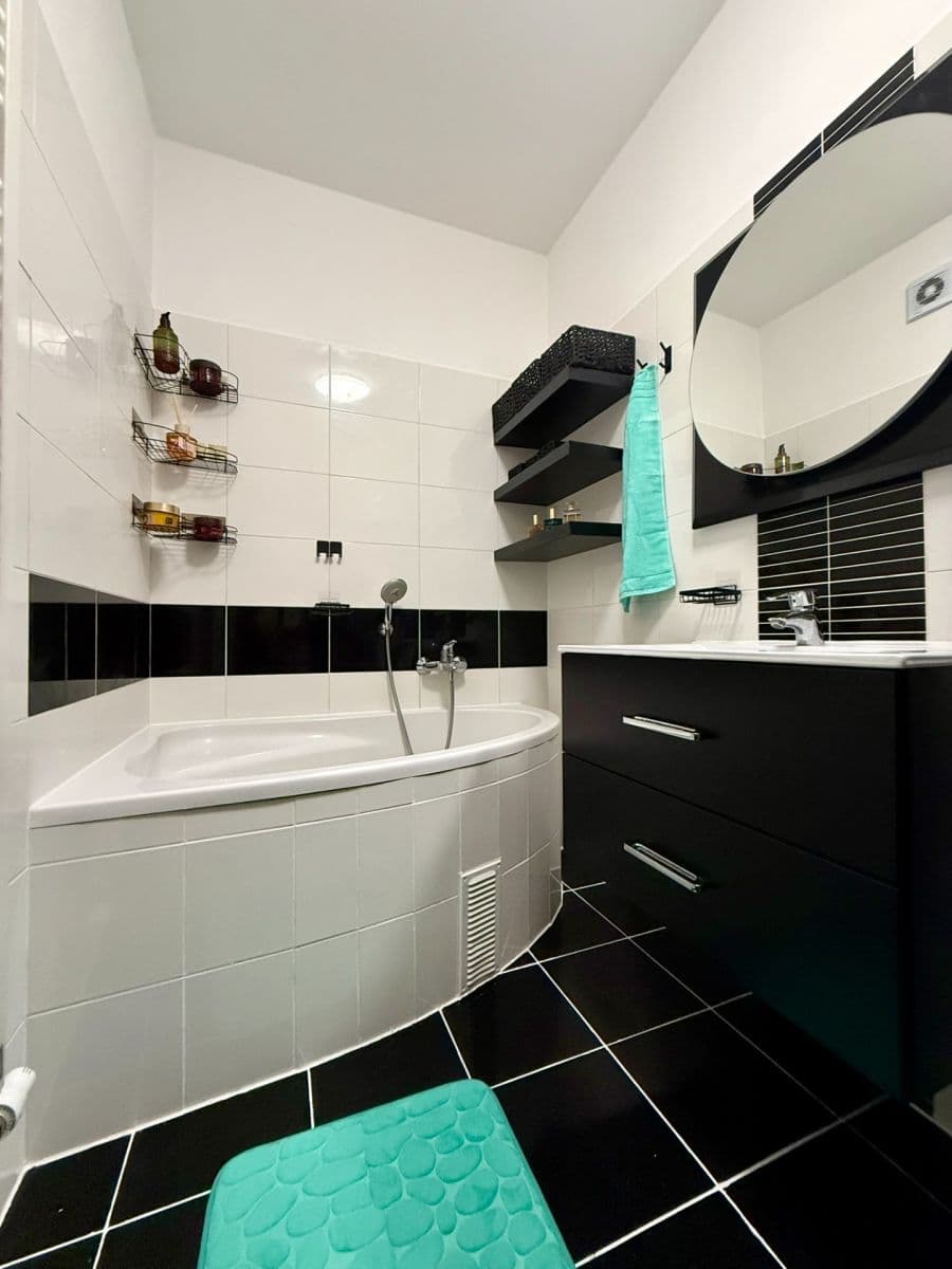 Prodej bytu 3+1 83 m², Nádvorní, Liberec, Liberecký kraj Prodej bytu 3+1 83 m², Nádvorní, Liberec, Liberecký kraj