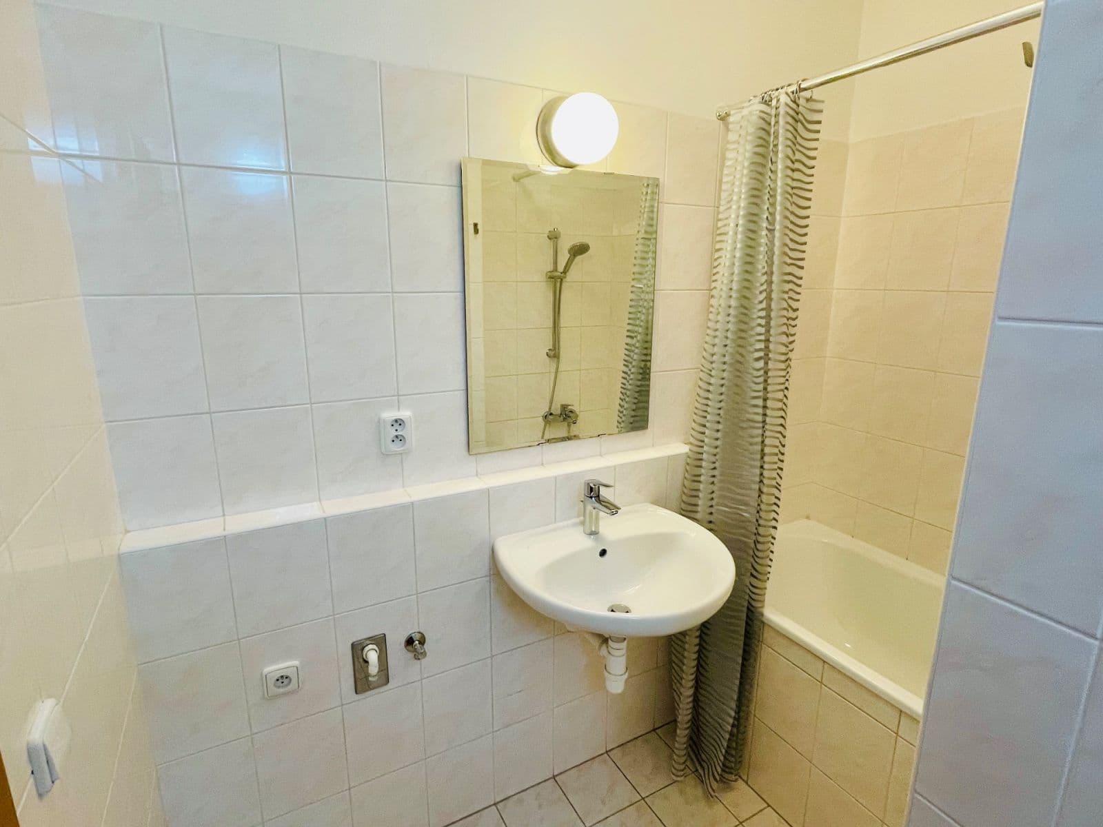 Pronájem bytu 1+kk 35 m², Molákova, Brno, Jihomoravský kraj Pronájem bytu 1+kk 35 m², Molákova, Brno, Jihomoravský kraj