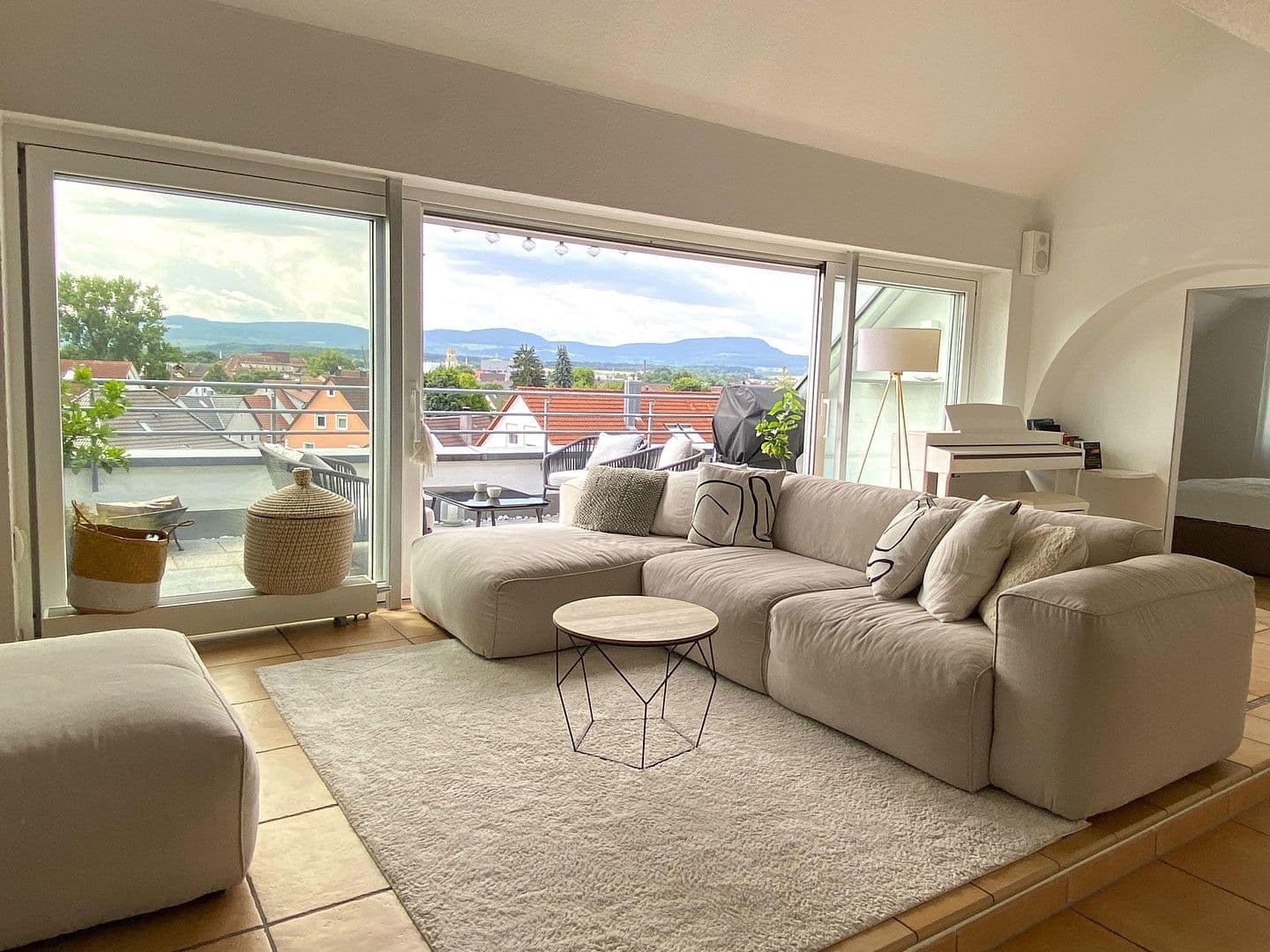 Prodej bytu 4+1 151 m², Rebenweg 11, Eislingen/Fils, Bádensko-Württembersko Prodej bytu 4+1 151 m², Rebenweg 11, Eislingen/Fils, Bádensko-Württembersko