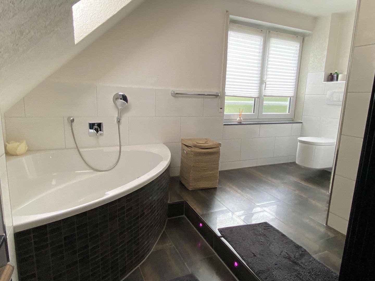 Prodej bytu 4+1 151 m², Rebenweg 11, Eislingen/Fils, Bádensko-Württembersko Prodej bytu 4+1 151 m², Rebenweg 11, Eislingen/Fils, Bádensko-Württembersko