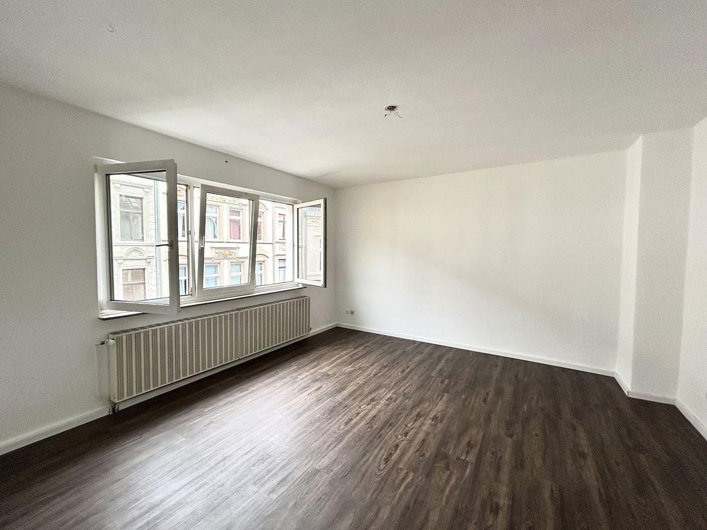 Pronájem bytu 2+1 60 m², Köln, Severní Porýní-Vestfálsko Pronájem bytu 2+1 60 m², Köln, Severní Porýní-Vestfálsko