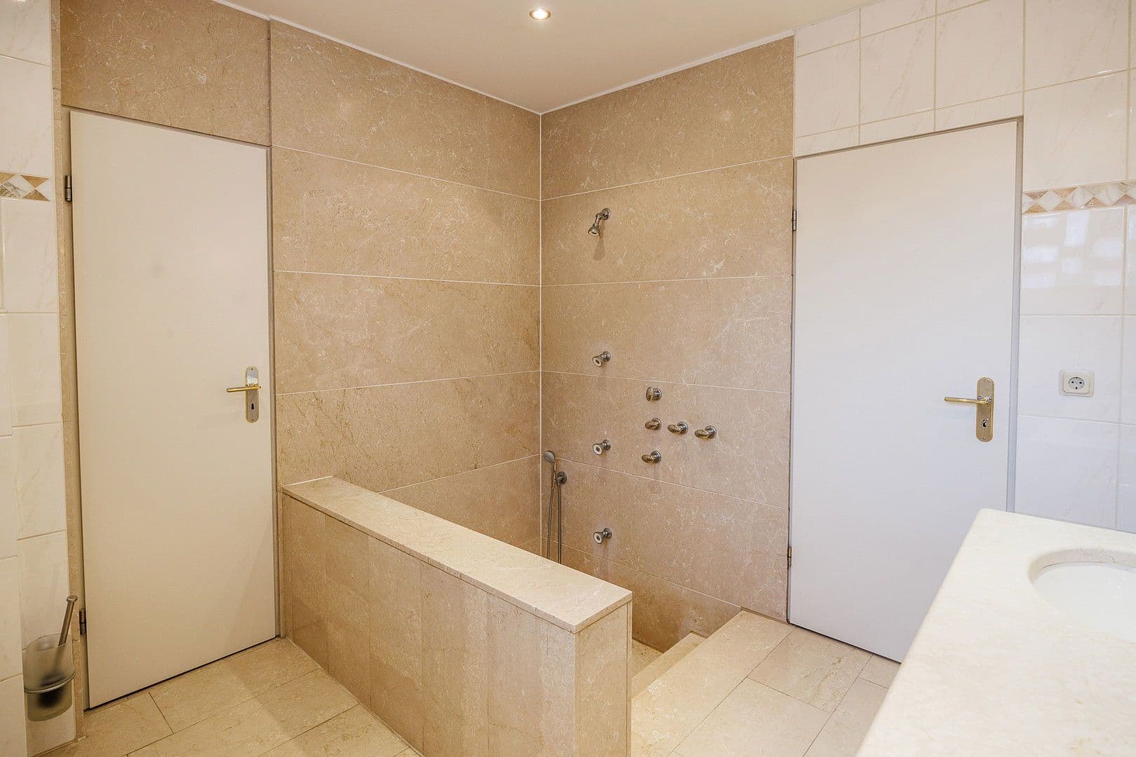 Pronájem bytu 5+1 198 m², Much, Severní Porýní-Vestfálsko Pronájem bytu 5+1 198 m², Much, Severní Porýní-Vestfálsko