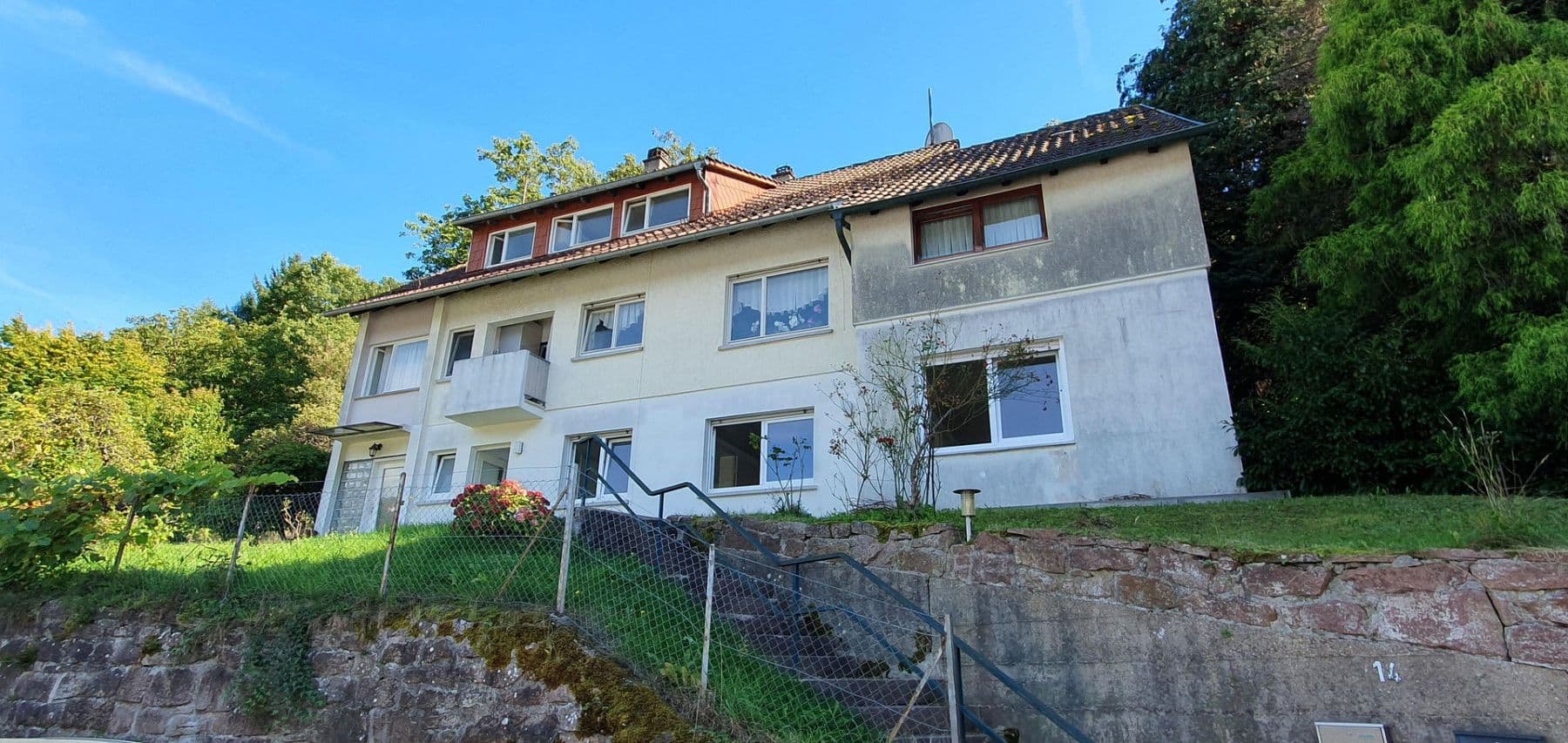 Prodej domu 260 m², pozemek 1.183 m², Häglesweg 14, Neuenbürg, Bádensko-Württembersko Prodej domu 260 m², pozemek 1.183 m², Häglesweg 14, Neuenbürg, Bádensko-Württembersko