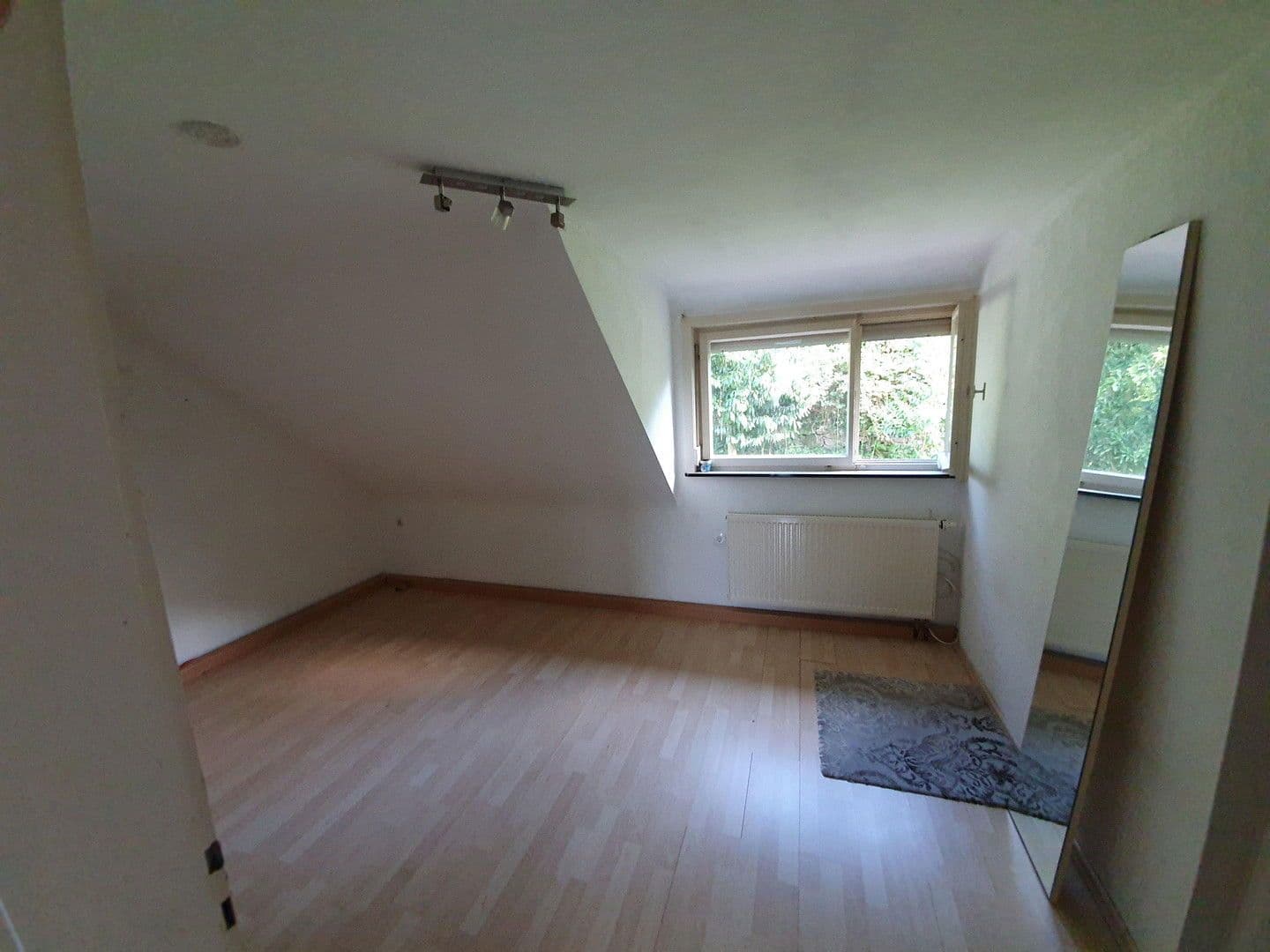 Prodej domu 260 m², pozemek 1.183 m², Häglesweg 14, Neuenbürg, Bádensko-Württembersko Prodej domu 260 m², pozemek 1.183 m², Häglesweg 14, Neuenbürg, Bádensko-Württembersko