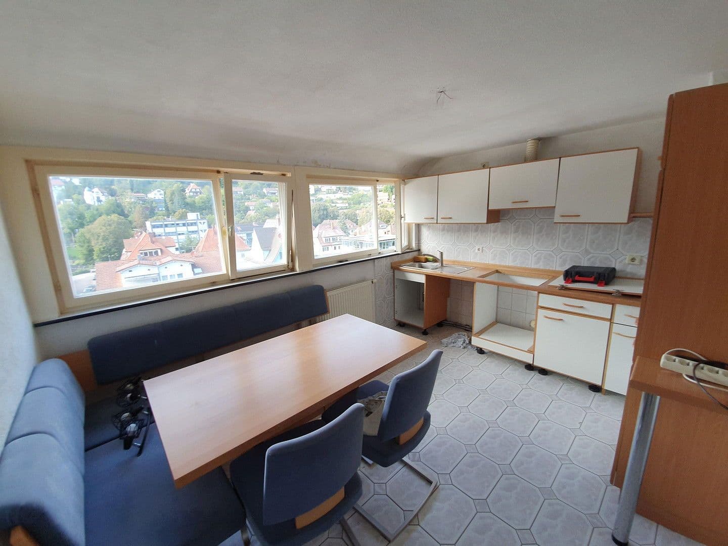 Prodej domu 260 m², pozemek 1.183 m², Häglesweg 14, Neuenbürg, Bádensko-Württembersko Prodej domu 260 m², pozemek 1.183 m², Häglesweg 14, Neuenbürg, Bádensko-Württembersko